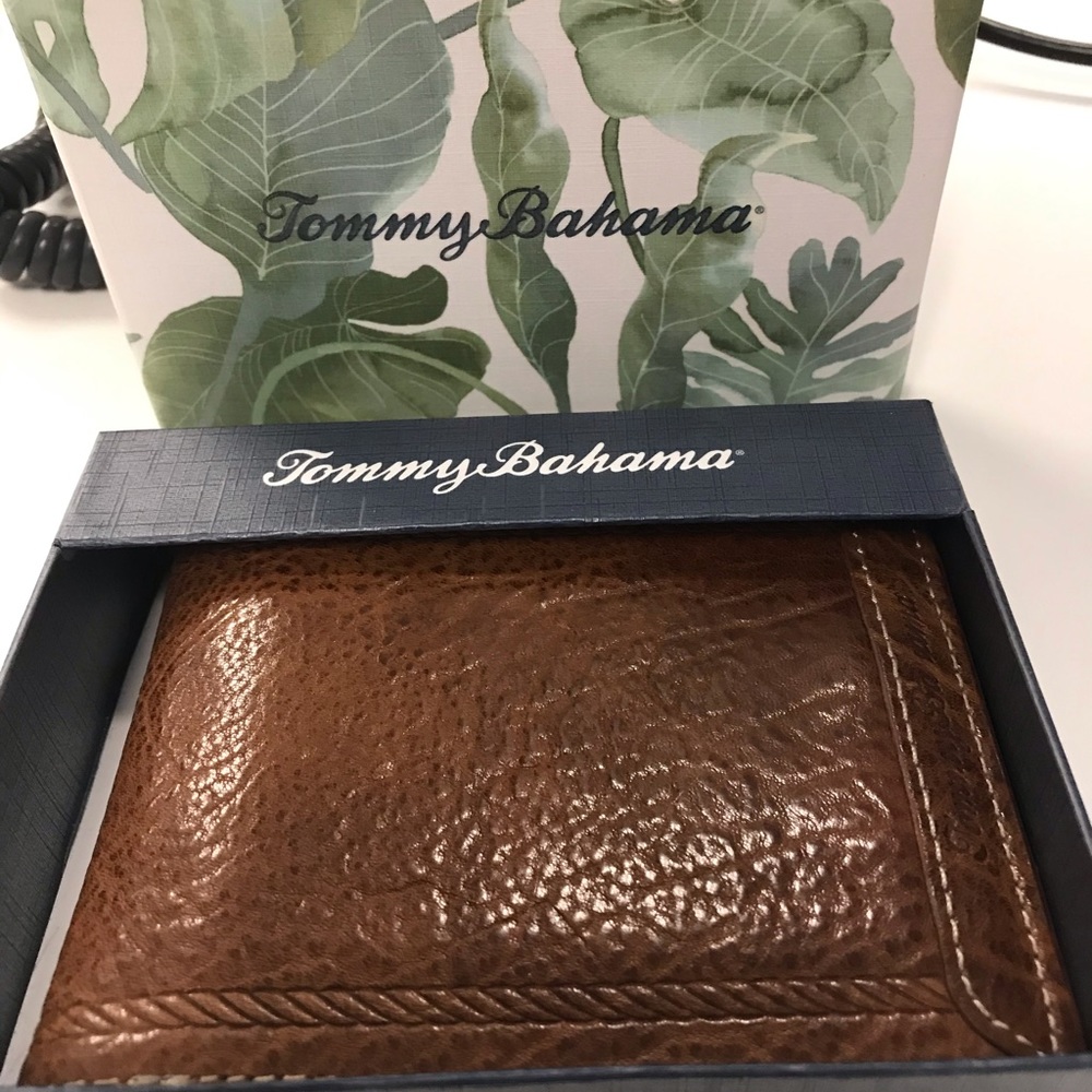 Tommy Bahama Tri-fold Wallet